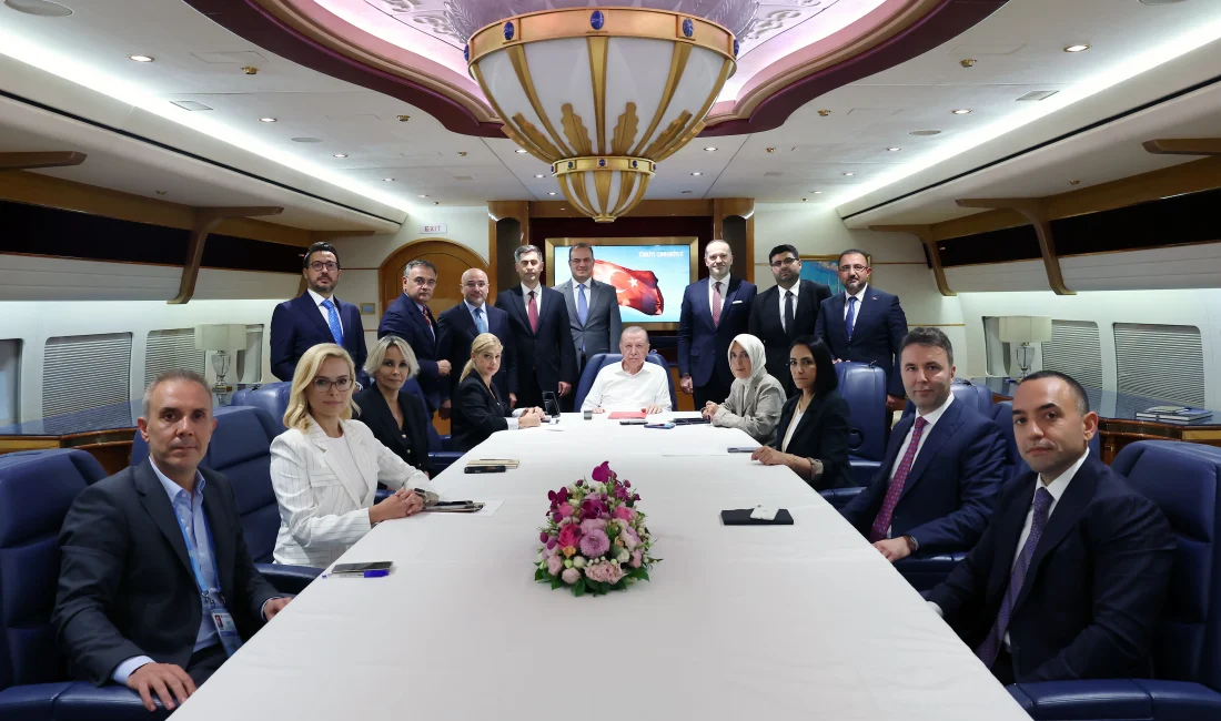 Erdoğan: Türkiye’nin Bölgesel Rolü Güçleniyor, Barış İçin Yeni Adımlar Atılacak Cumhurbaşkanı Erdoğan, Çin ziyareti sonrası gazetecilere yaptığı açıklamalarda Türkiye’nin bölgesel