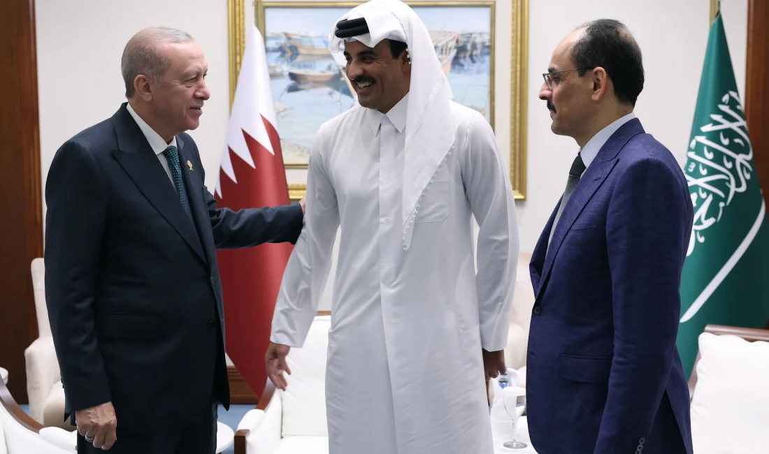 Erdoğan: İsrail’e Yaptırımlar Artmalı, Uluslararası Hukuk İşlemeli Cumhurbaşkanı Erdoğan, Doha’daki zirvede İsrail’in saldırılarını “haydutluk” olarak nitelendirdi ve