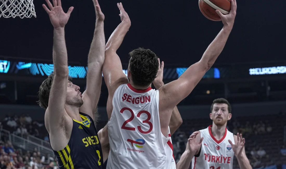 EuroBasket 2025: Türkiye, İsveç’i 85-79 yenerek çeyrek finale yükseldi A Milli Erkek Basketbol Takımı, EuroBasket 2025 son 16 turunda