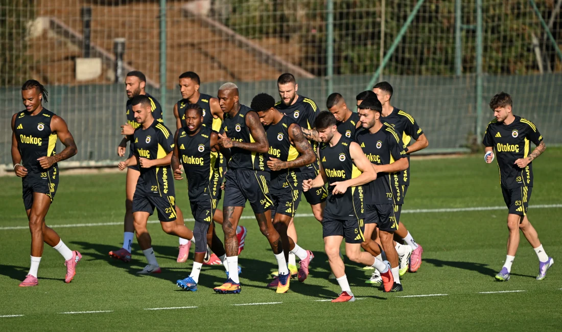 Sarı-lacivertliler, yeni teknik direktör Domenico Tedesco ile ilk antrenmanını gerçekleştirerek