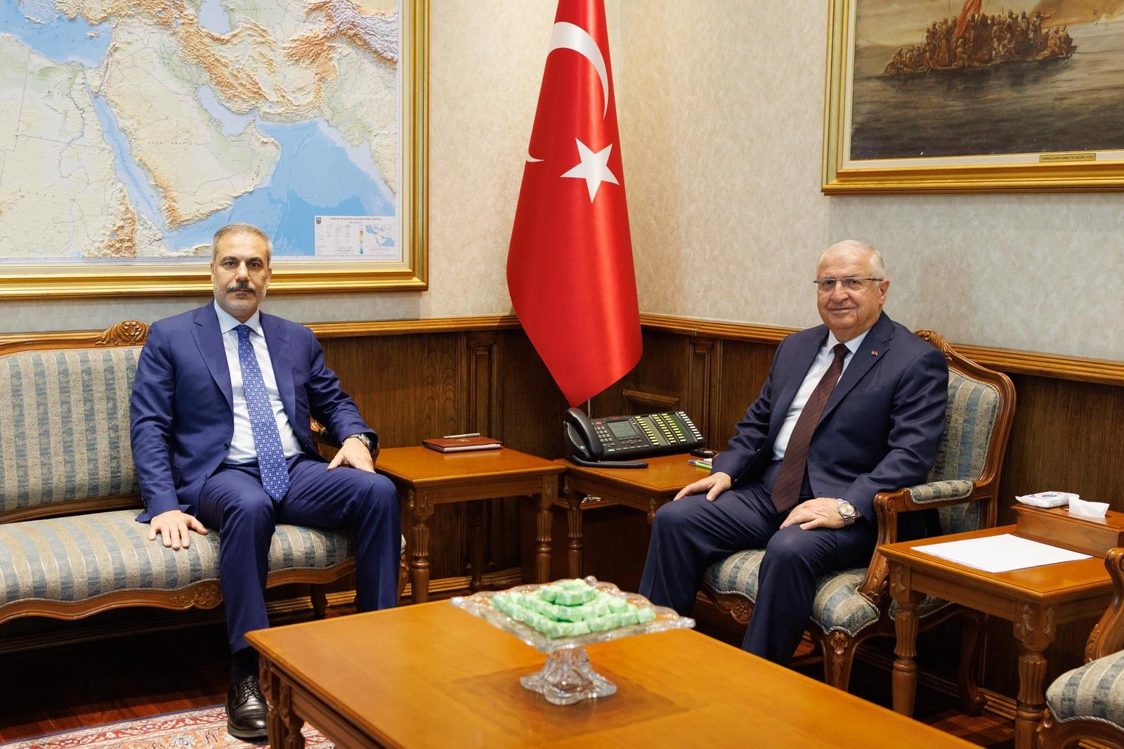 Milli Savunma Bakanı Yaşar Güler, Dışişleri Bakanı Hakan Fidan’ı makamında
