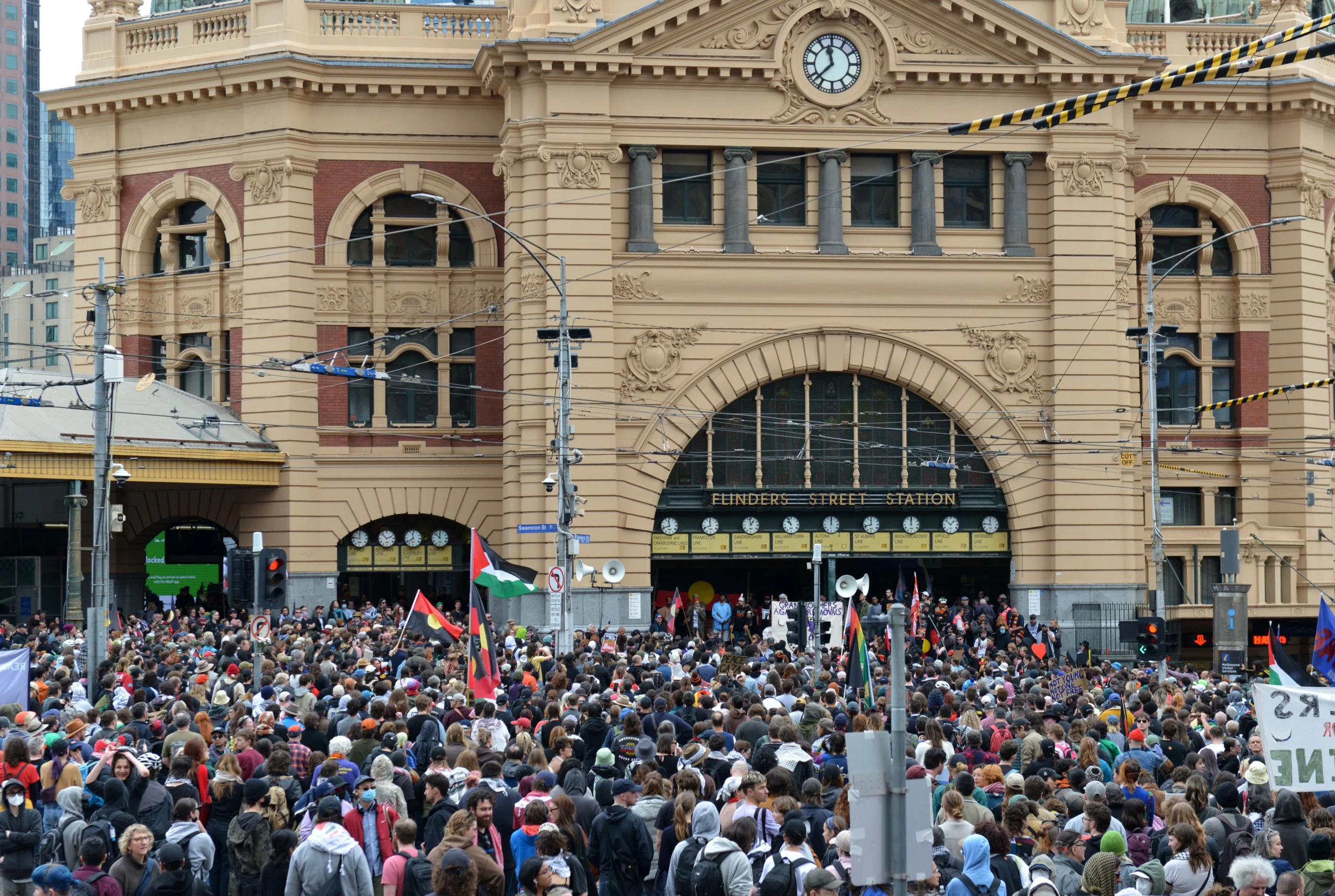 Yeni Zelanda ve Avustralya’da Filistin’e destek için on binler sokağa
