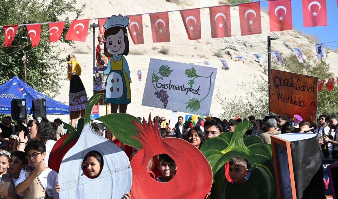 Gaziantep’te düzenlenen GastroAntep Kültür Yolu Festivali kortej yürüyüşüyle başladı, 9