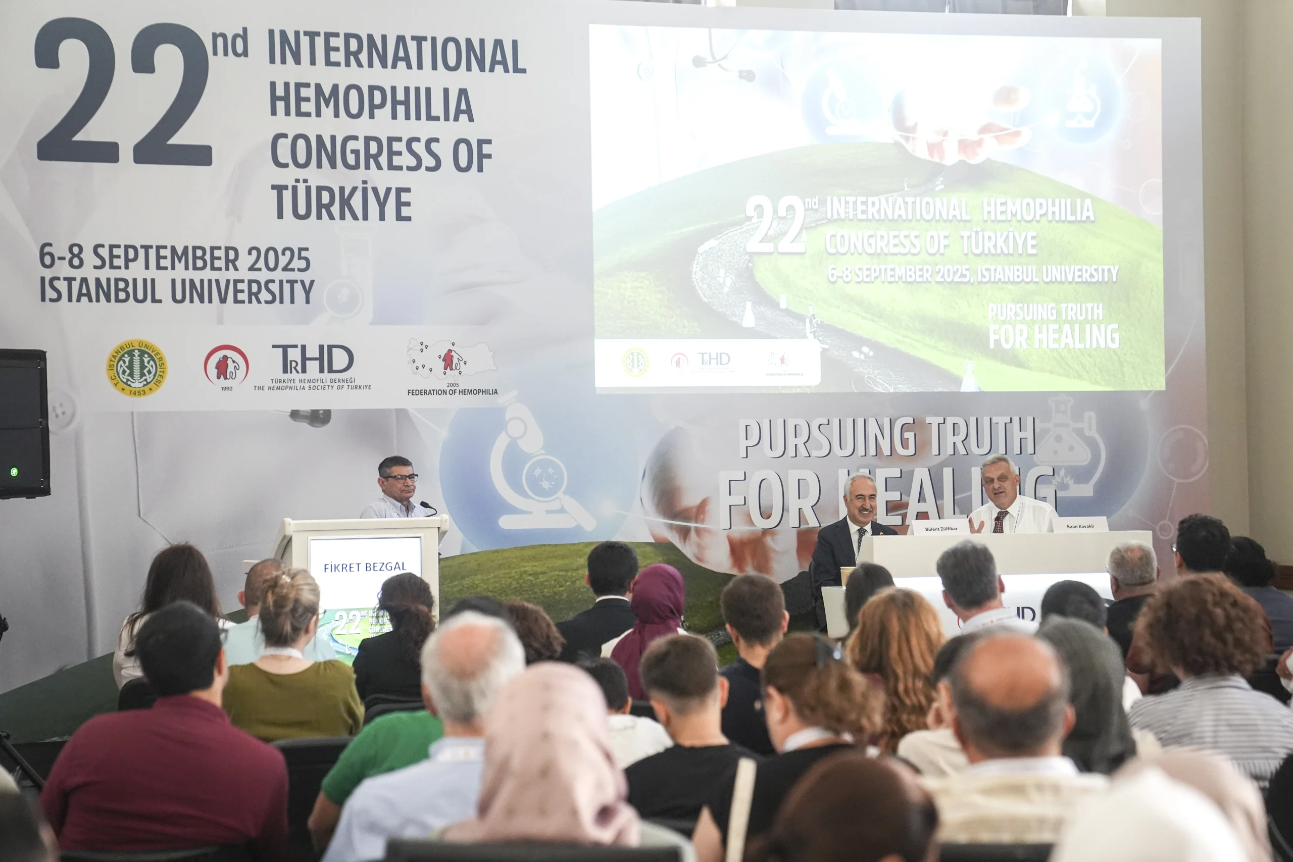 Türkiye Hemofili Derneği’nin ev sahipliğinde İstanbul’da düzenlenen kongrede, hastalar, yakınları