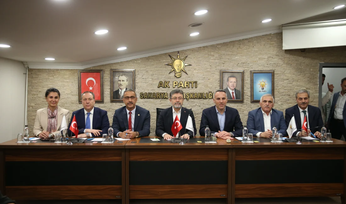 Bakan Yumaklı Sakarya’da temaslarda bulundu Tarım ve Orman Bakanı İbrahim Yumaklı, Sakarya’da belediye, parti teşkilatları