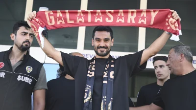 Galatasaray’ın transfer gündemindeki Türk asıllı Alman futbolcu İlkay Gündoğan, İstanbul’a