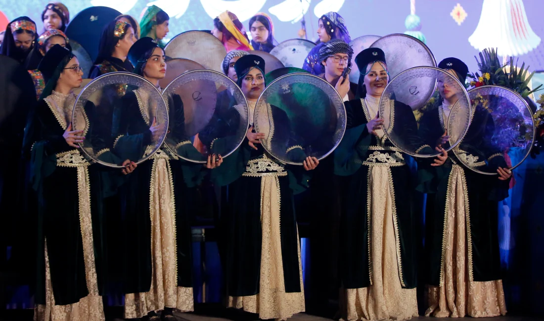 Tahran’da Hazreti Muhammed’in doğum yıldönümü büyük etkinlikle kutlandı Tahran’da Mevlid Kandili kapsamında düzenlenen festival, ışık gösterileri, ilahiler ve