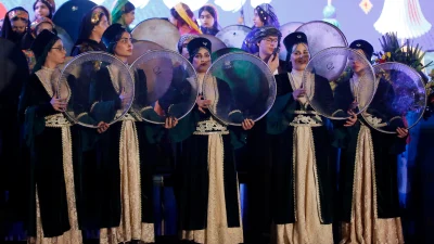 Tahran’da Mevlid Kandili kapsamında düzenlenen festival, ışık gösterileri, ilahiler ve