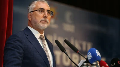 Bakan Işıkhan, Sakarya’da girişimci kadınlarla buluştu. Kadın emeğinin Türkiye’nin geleceğini