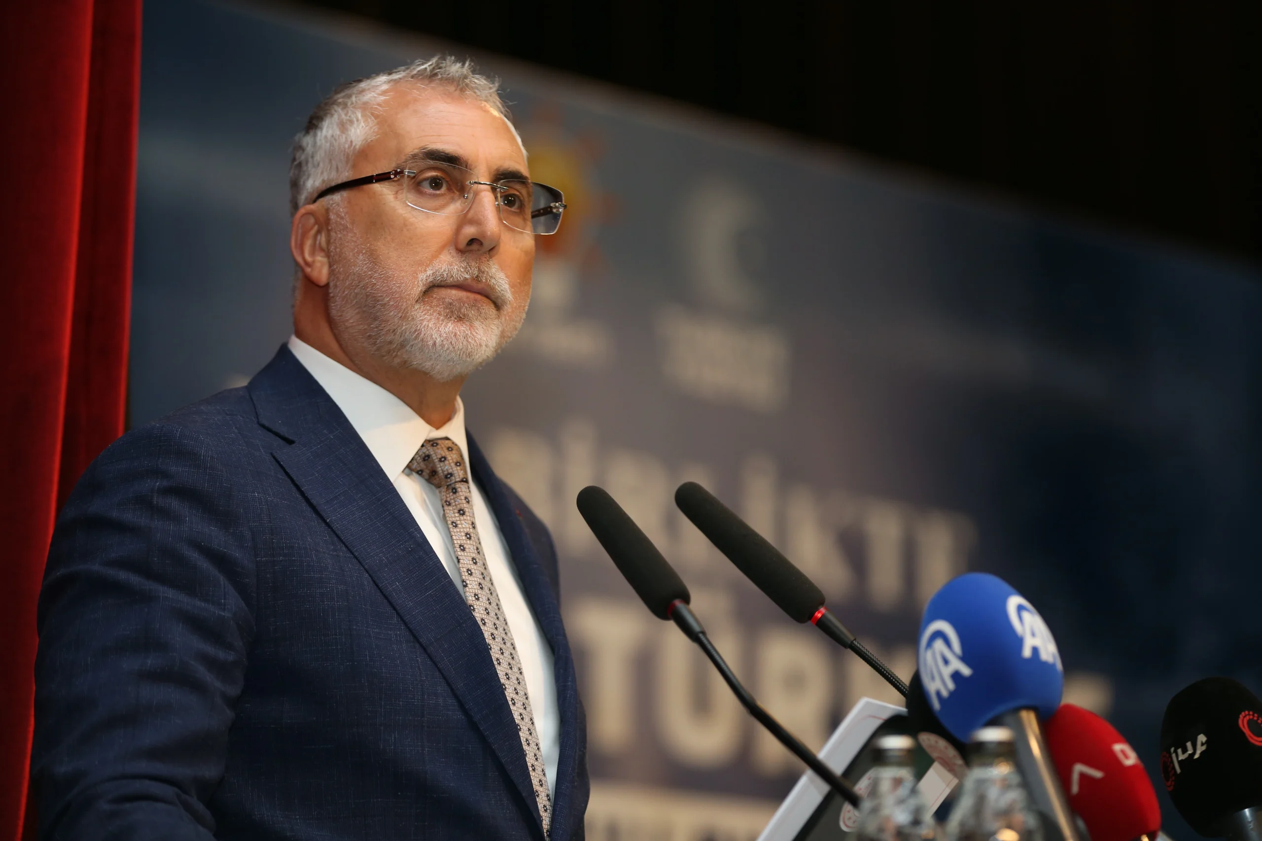 Bakan Işıkhan, Sakarya’da girişimci kadınlarla buluştu. Kadın emeğinin Türkiye’nin geleceğini