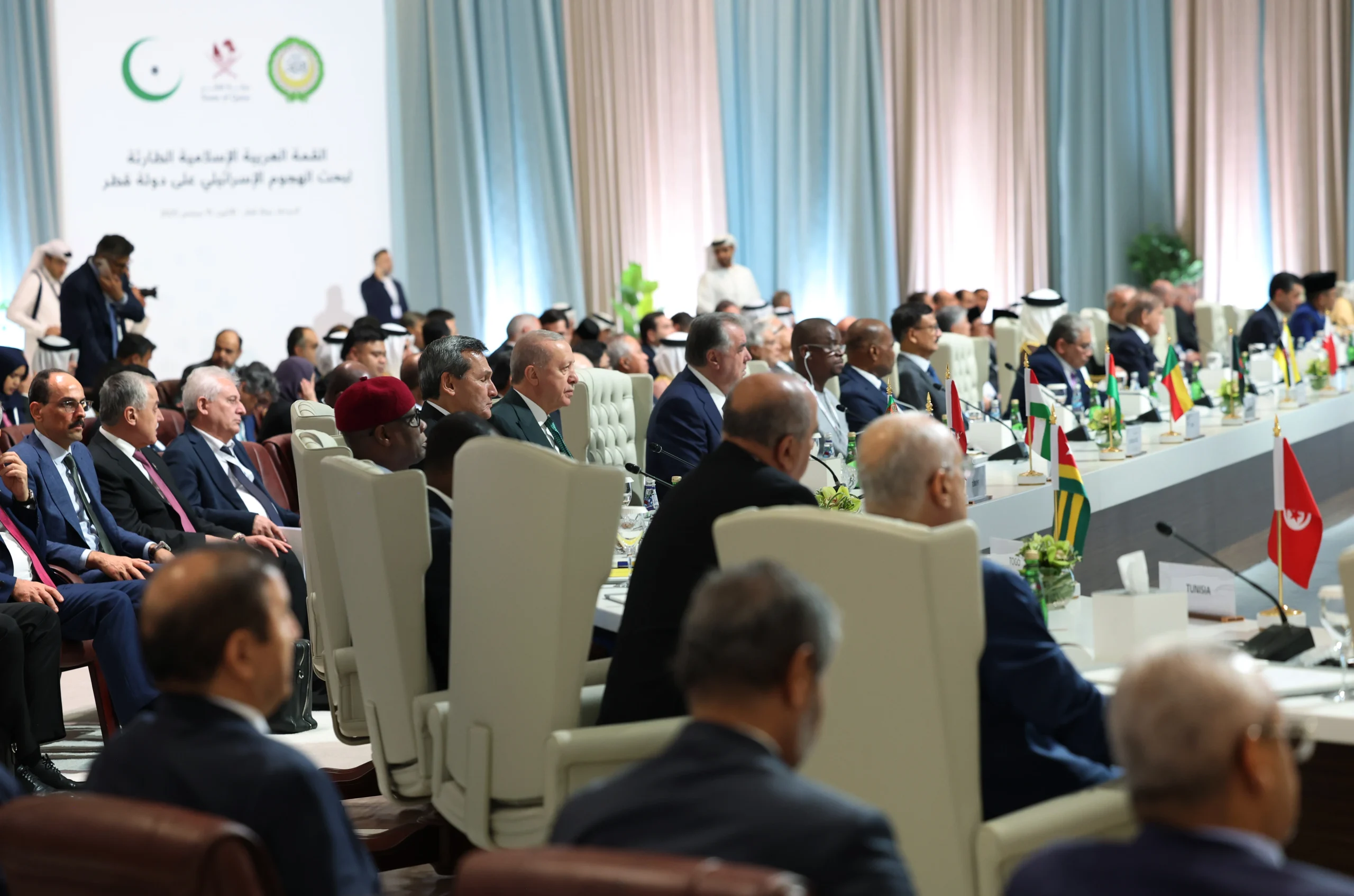 İİT-Arap Birliği Olağanüstü Ortak Zirvesi’nde yayımlanan bildiride, İsrail’in Katar’a saldırısı