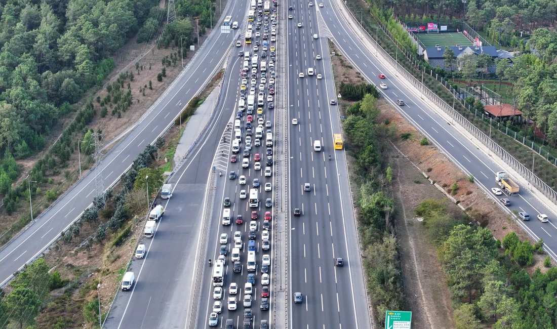 Haftanın ilk iş günü İstanbul’da sabah saatlerinden itibaren yoğun trafik