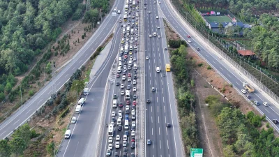 Haftanın ilk iş günü İstanbul’da sabah saatlerinden itibaren yoğun trafik