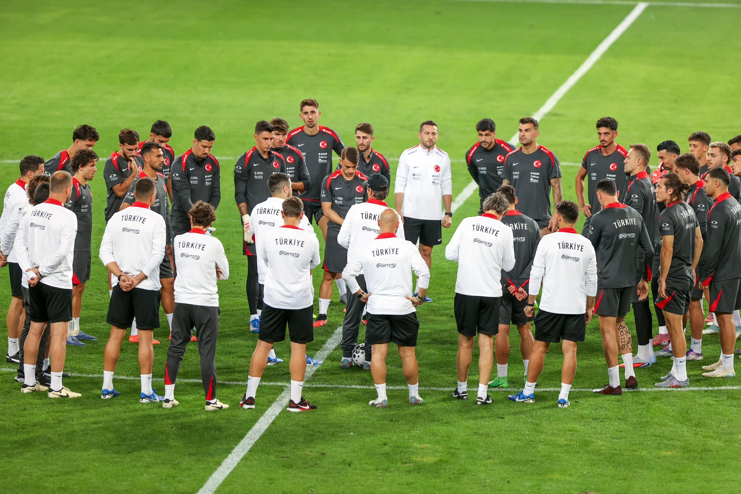 Milliler, İspanya karşılaşması öncesinde Konya’da yaptığı son antrenmanla hazırlıklarını tamamladı.