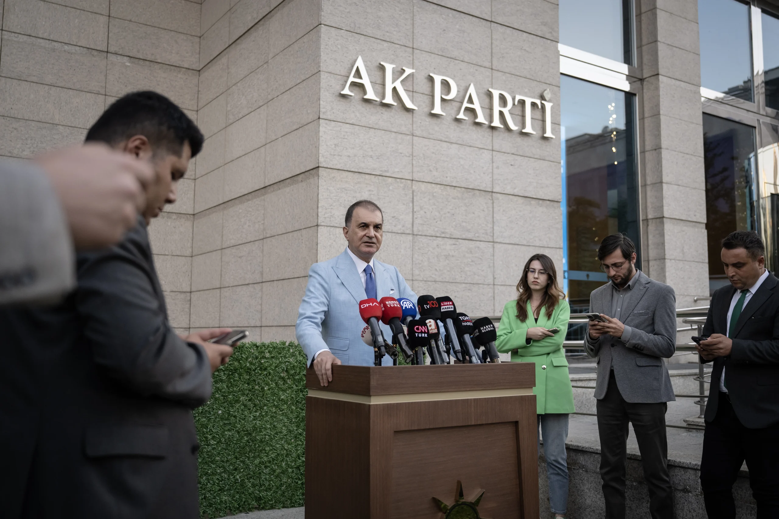AK Parti Sözcüsü Ömer Çelik, MYK toplantısının ardından yaptığı açıklamada
