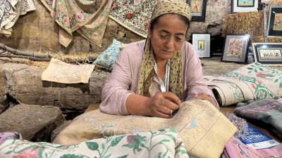 UNESCO mirası Özbek suzani nakışları, el emeğiyle üretilen rengarenk motifleriyle