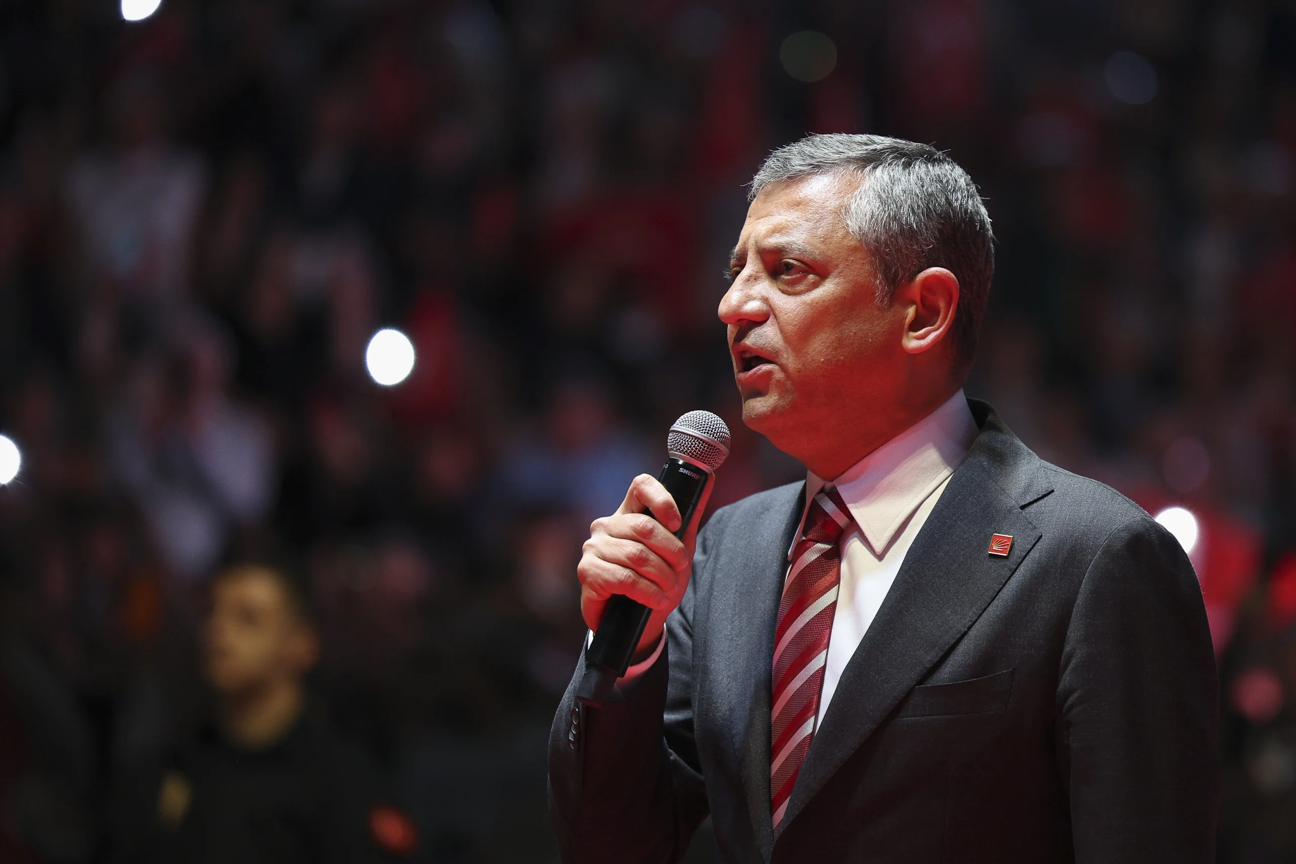 CHP Genel Başkanı Özgür Özel, İstanbul İl Başkanlığı’na kayyum girişimine