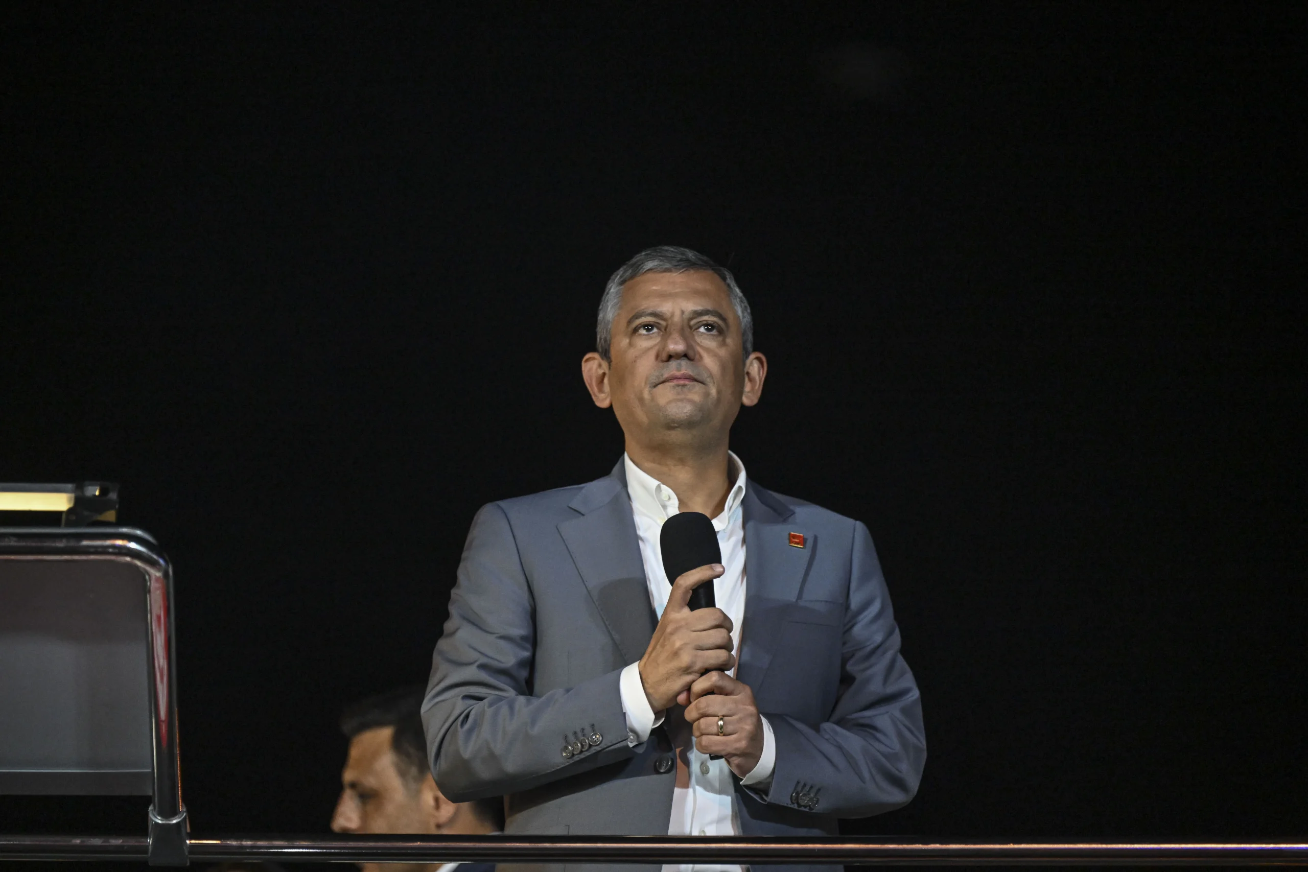 CHP Genel Başkanı Özgür Özel, Kadıköy mitinginde iktidara sert sözlerle