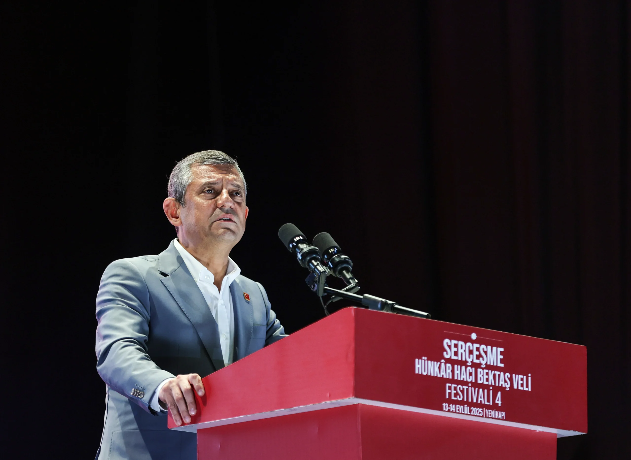 CHP lideri Özgür Özel, Alevi toplumunun taleplerine sahip çıkacaklarını vurguladı: