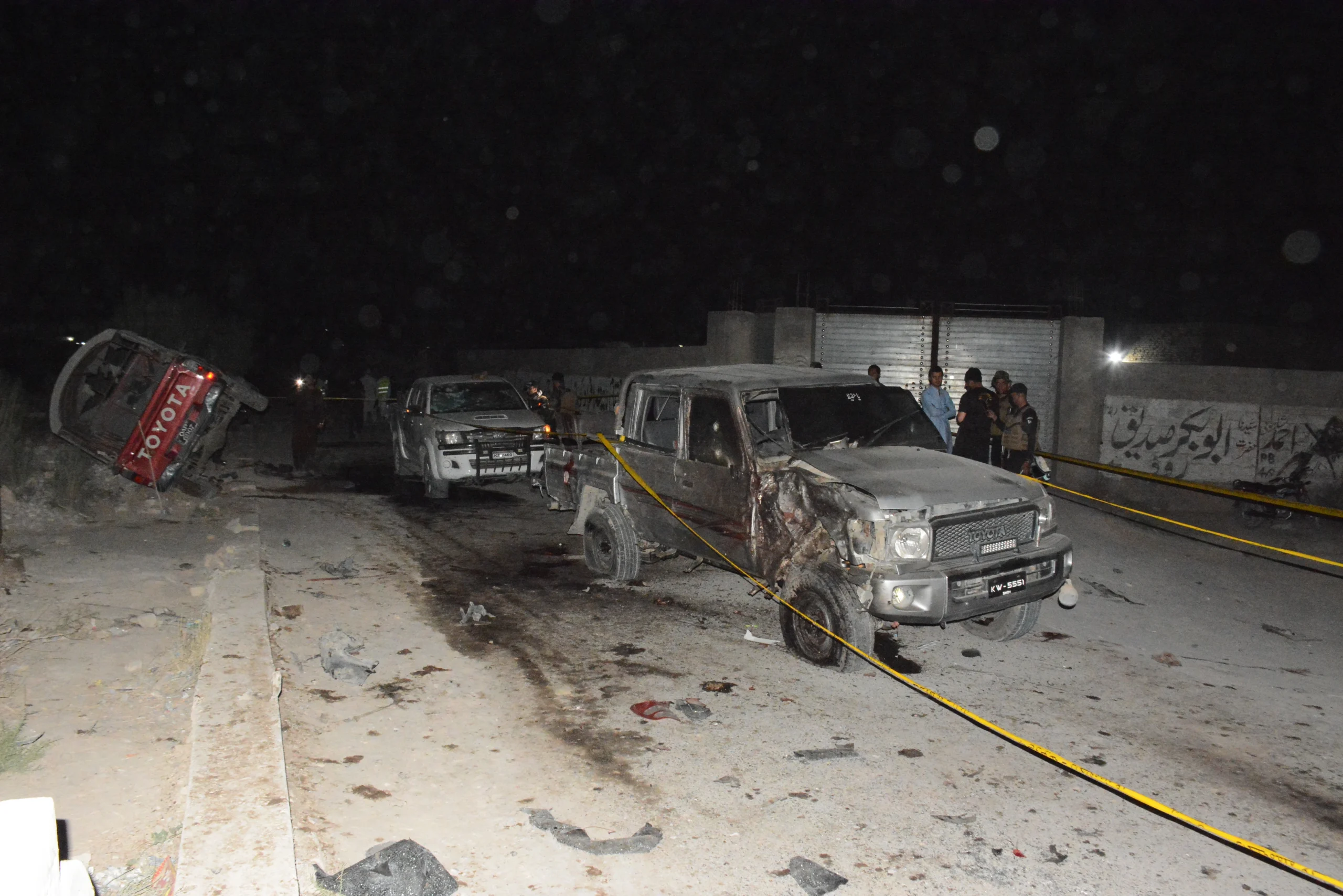 Pakistan’da art arda düzenlenen saldırılarda biri askeri tesis olmak üzere