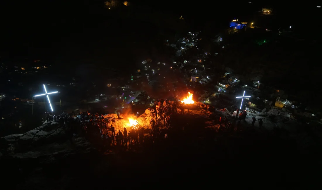 Malula’da Haç Bayramı coşkuyla kutlandı. Dağlarda yakılan meşale Hristiyanlığın yayılışını