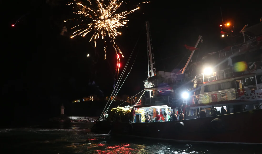 Tekirdağ’da av sezonu törenle başladı. Balıkçılar, dualar eşliğinde "vira bismillah"