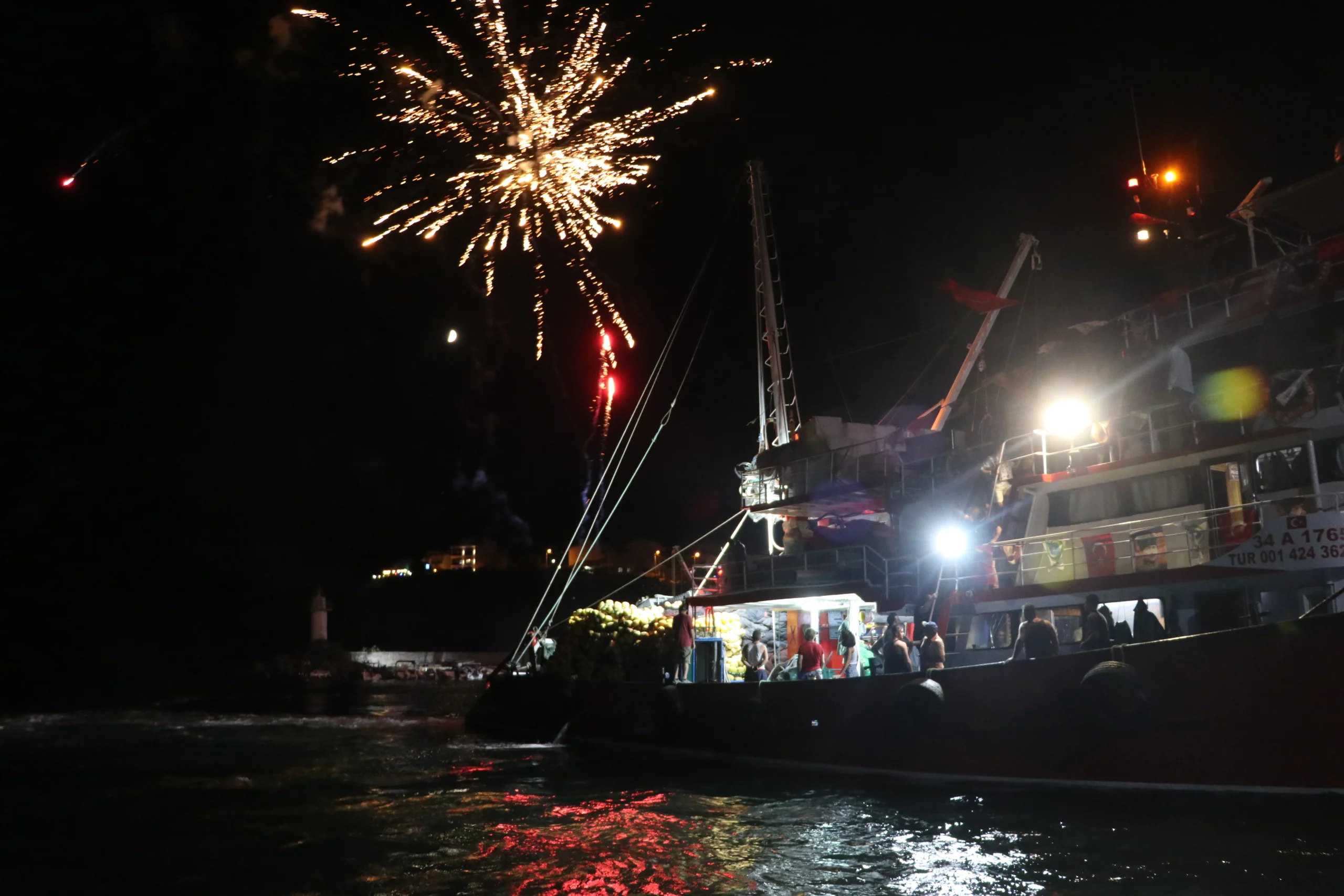 Tekirdağ’da av sezonu törenle başladı. Balıkçılar, dualar eşliğinde "vira bismillah"