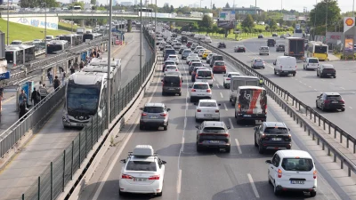 Haftanın son iş gününde İstanbul’da trafik yoğunluğu yüzde 74’e kadar