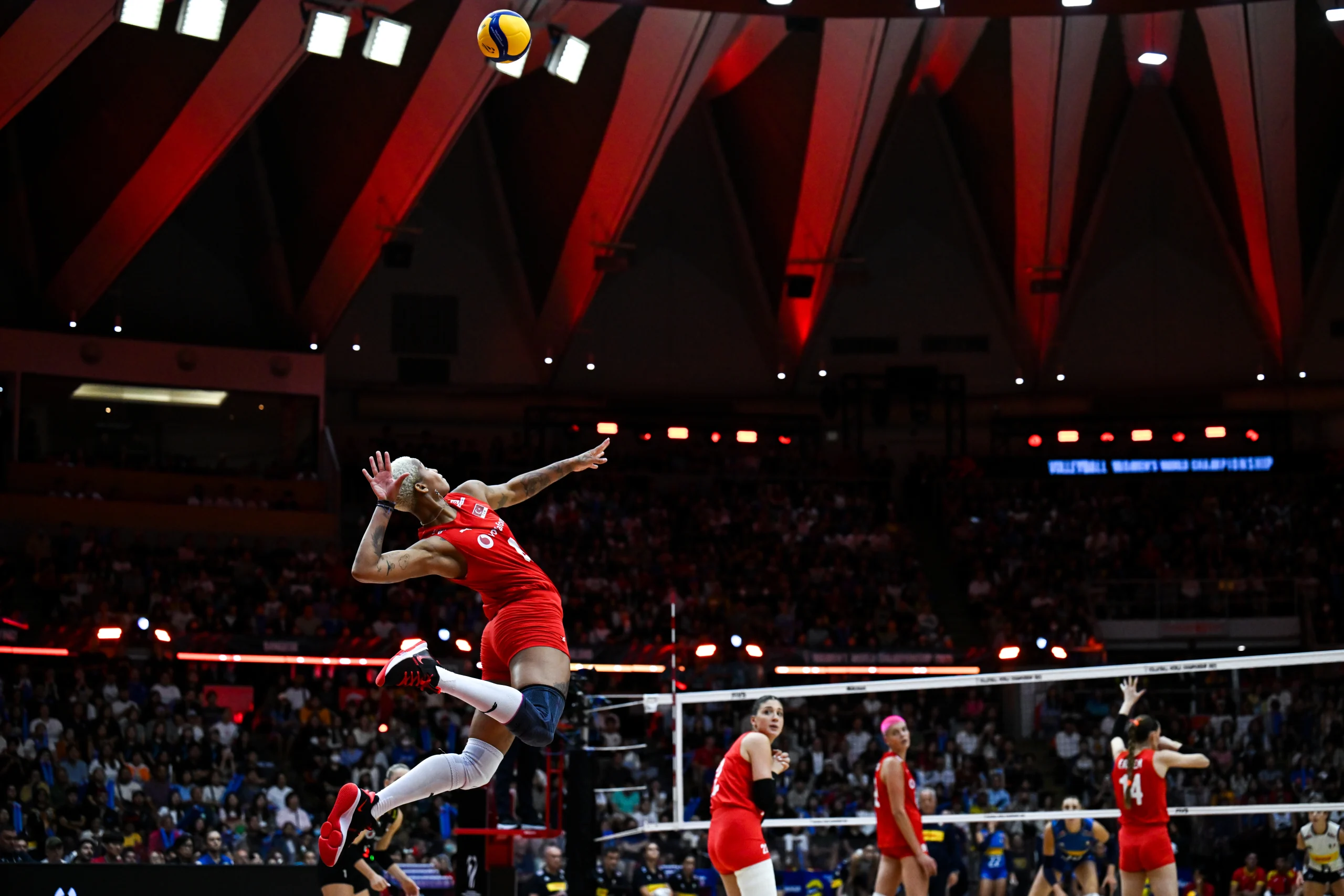 Filenin Sultanları, nefes kesen finalde İtalya’ya 3-2 yenilerek Dünya Şampiyonası’nda