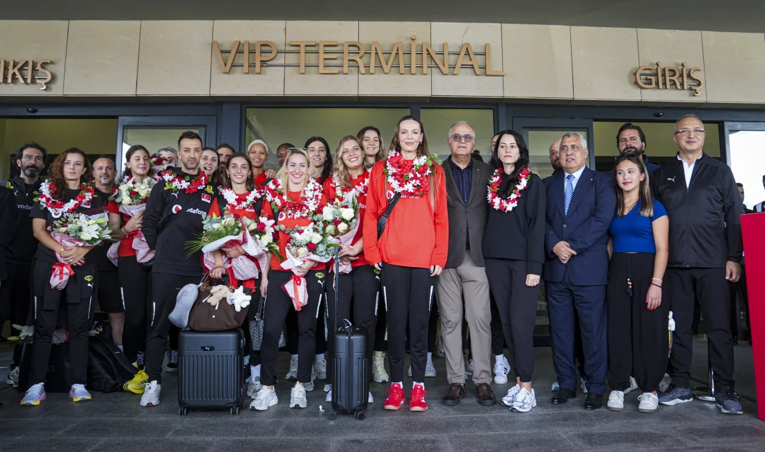 Dünya ikincisi olan A Milli Kadın Voleybol Takımı İstanbul’a döndü.
