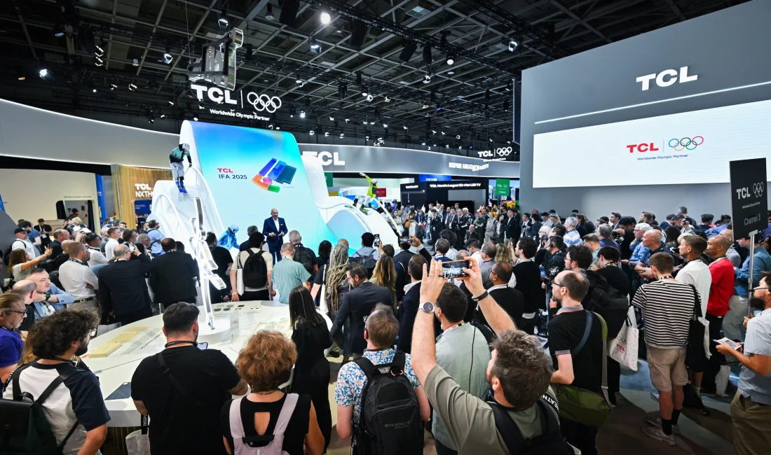 TCL, Almanya’daki IFA 2025 fuarında mini LED televizyon, yapay zekalı