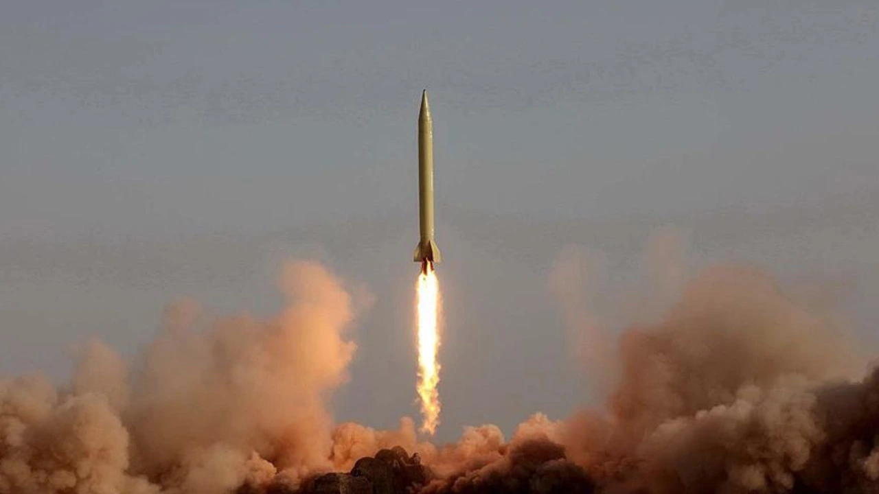 Hudeyde Limanı’na düzenlenen saldırının ardından Yemen’den fırlatılan füze, İsrail’de geniş