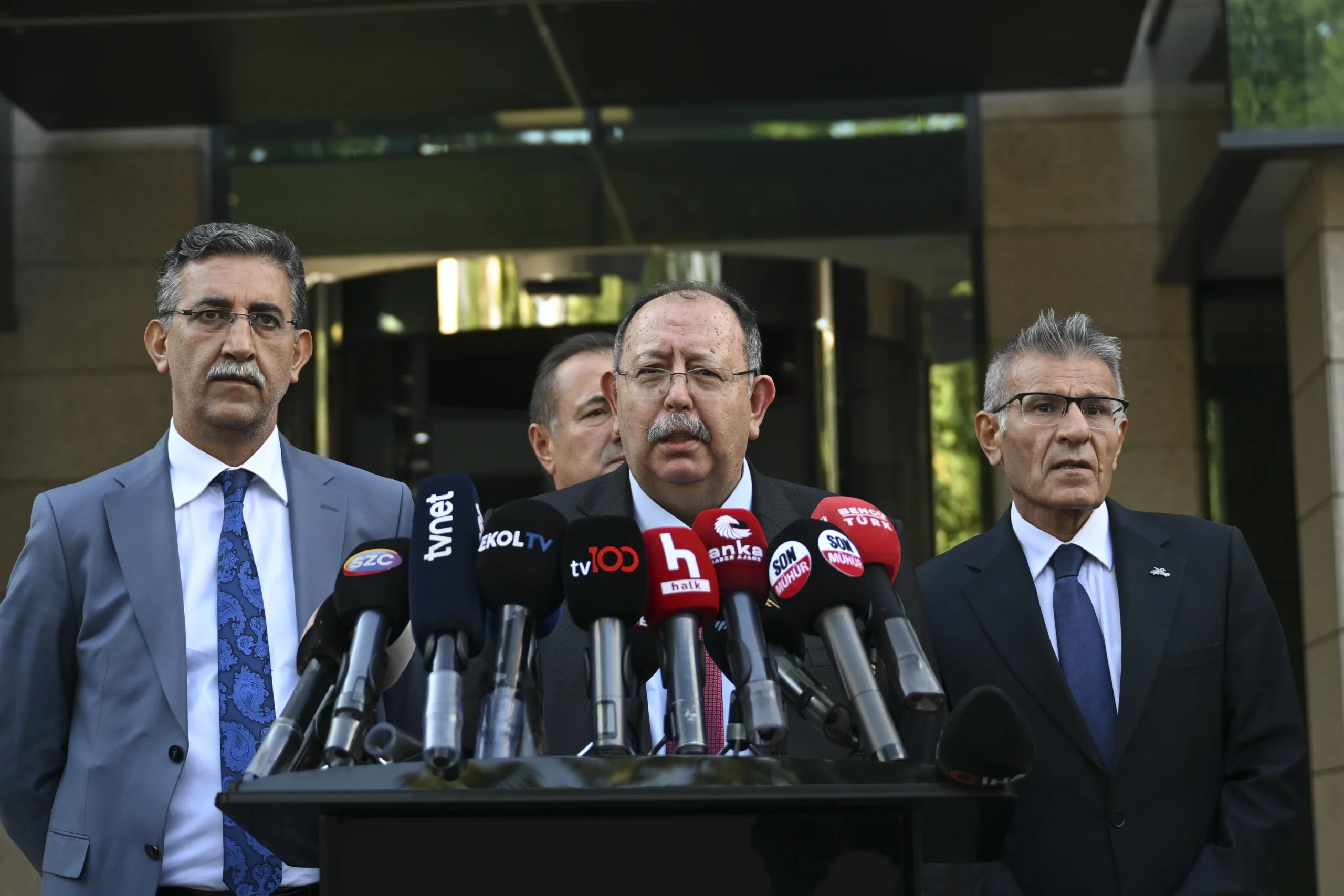 YSK, CHP’nin İstanbul’daki kongre iptallerine yaptığı başvuruları kabul etti, ancak