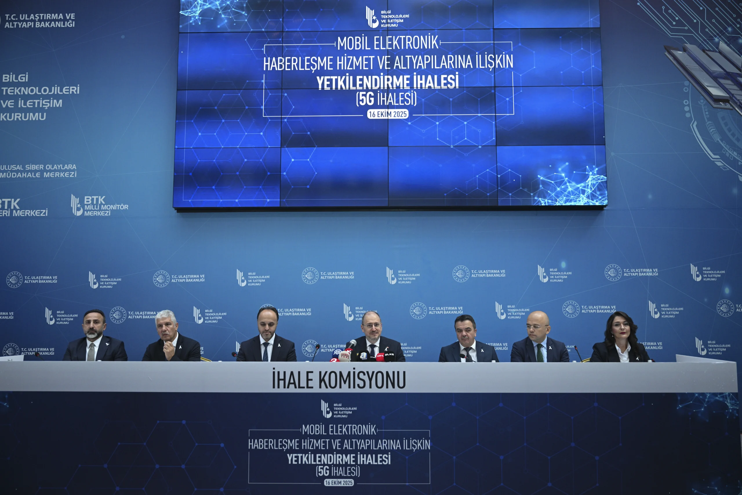 5G altyapısının kurulmasına yönelik ilk adım atıldı. Turkcell, Türk Telekom