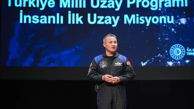 İlk Türk astronot Alper Gezeravcı, İstanbul Üniversitesi-Cerrahpaşa’da öğrencilerle buluştu; gençlere