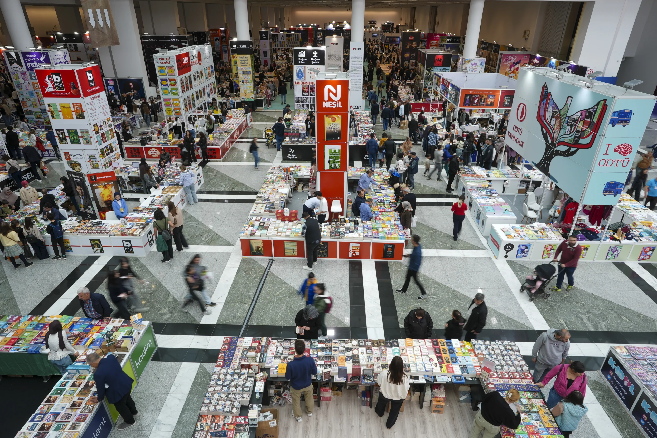 22. Ankara Kitap Fuarı, son gününde de yoğun katılımla tamamlandı.