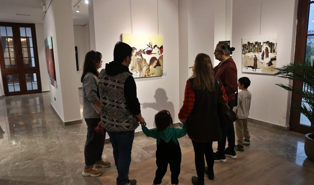 Cumhuriyet'in 102. yılı kutlamaları kapsamında düzenlenen “100+2 Şehirlerarası Karma Sergi”