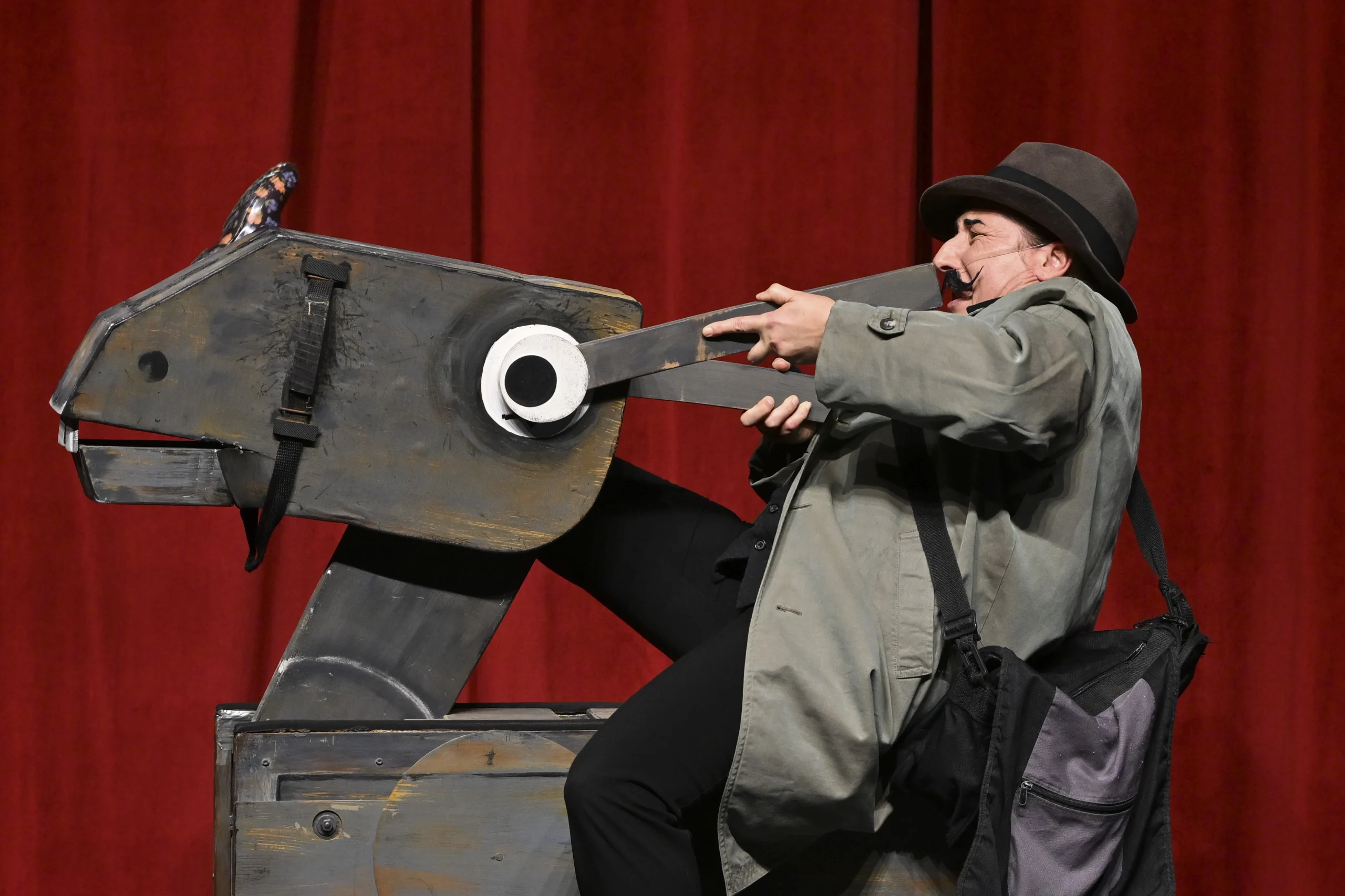 Ankara Kukla Festivali, bu yıl da farklı ülkelerden oyunlarla başladı.