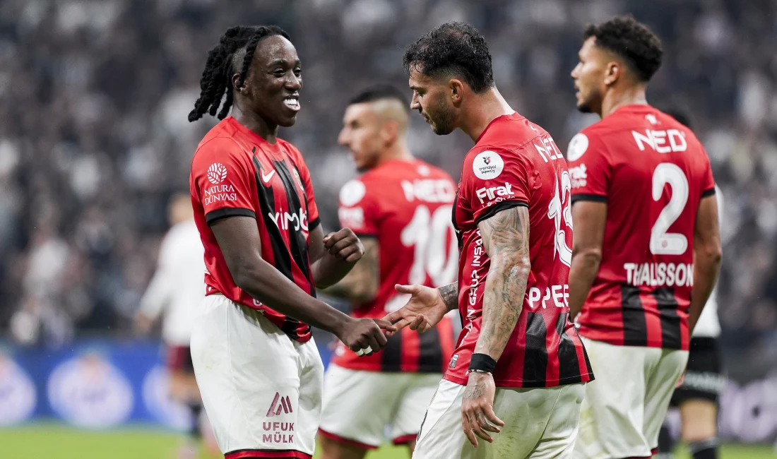Beşiktaş Sahasında Şok Yaşadı: Gençlerbirliği’ne 2-1 Mağlup Oldu Trendyol Süper Lig'de Beşiktaş, evinde ağırladığı Gençlerbirliği karşısında öne geçtiği