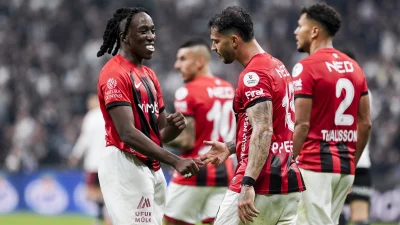 Beşiktaş Sahasında Şok Yaşadı: Gençlerbirliği’ne 2-1 Mağlup Oldu Trendyol Süper Lig'de Beşiktaş, evinde ağırladığı Gençlerbirliği karşısında öne geçtiği