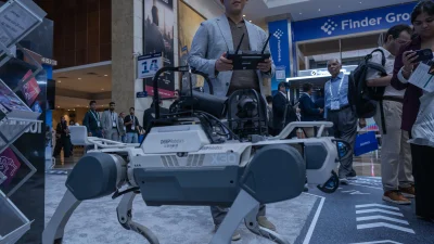 Yapay Zekalı Robot Köpekler Görev Alanlarını Genişletiyor Çin merkezli Deep Robotics'in geliştirdiği yapay zekalı robot köpekler, engelleri