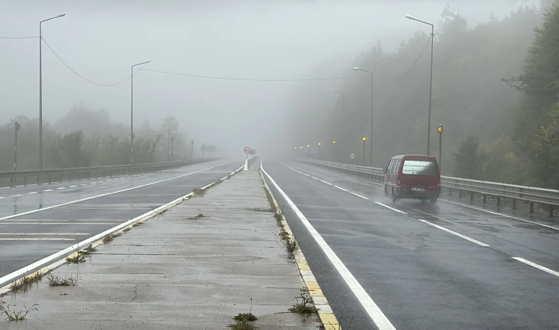 D-100 kara yolunun Bolu Dağı kesiminde sis ve sağanak nedeniyle