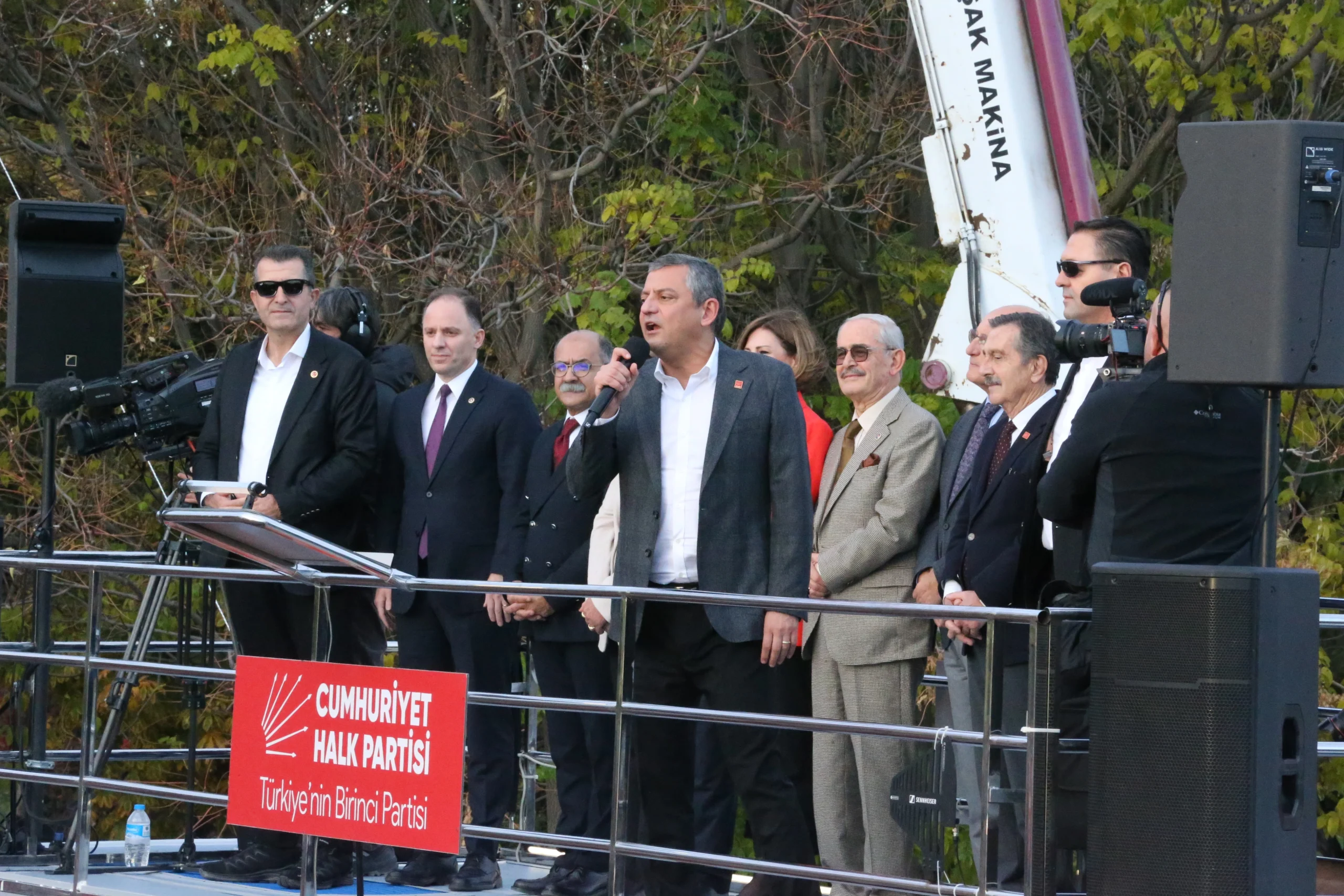 CHP Lideri Özgür Özel, Eskişehir mitinginde nadir toprak elementlerine dikkat