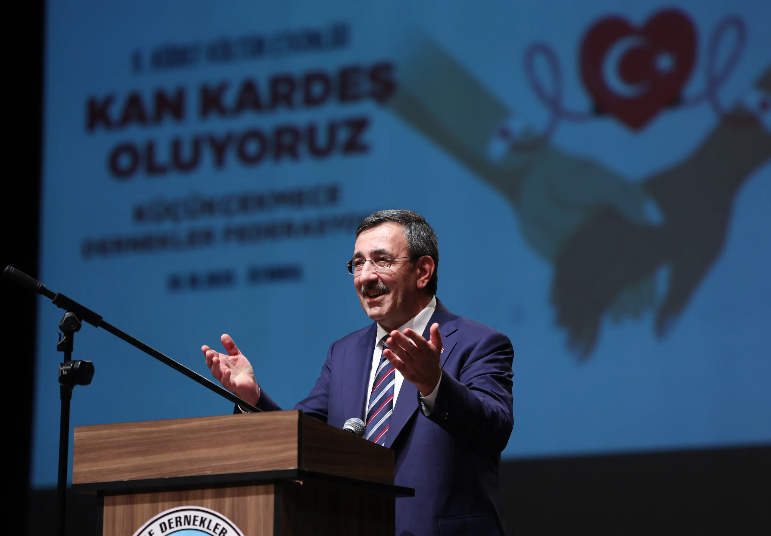 Cumhurbaşkanı Yardımcısı Cevdet Yılmaz, "Enflasyonla mücadeleyi önceliklendiriyoruz. 2026'da tek haneli