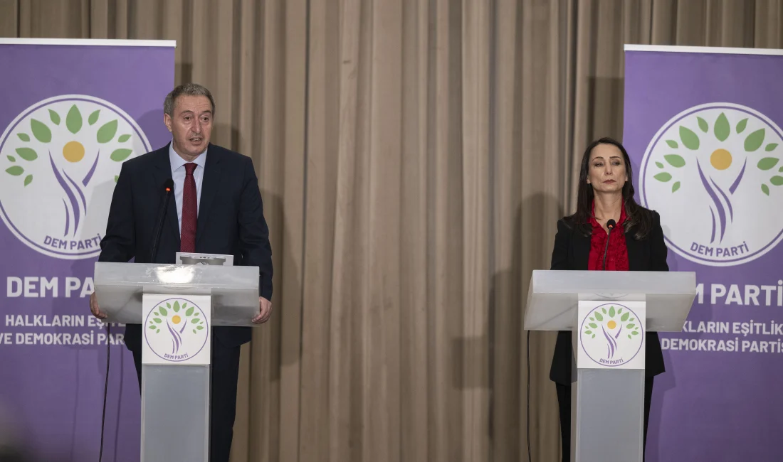 DEM Parti’den Barış Süreci Vurgusu: “Yeni Bir Sayfa Açıldı” DEM Parti Eş Genel Başkanları Bakırhan ve Hatimoğulları, barış sürecinin