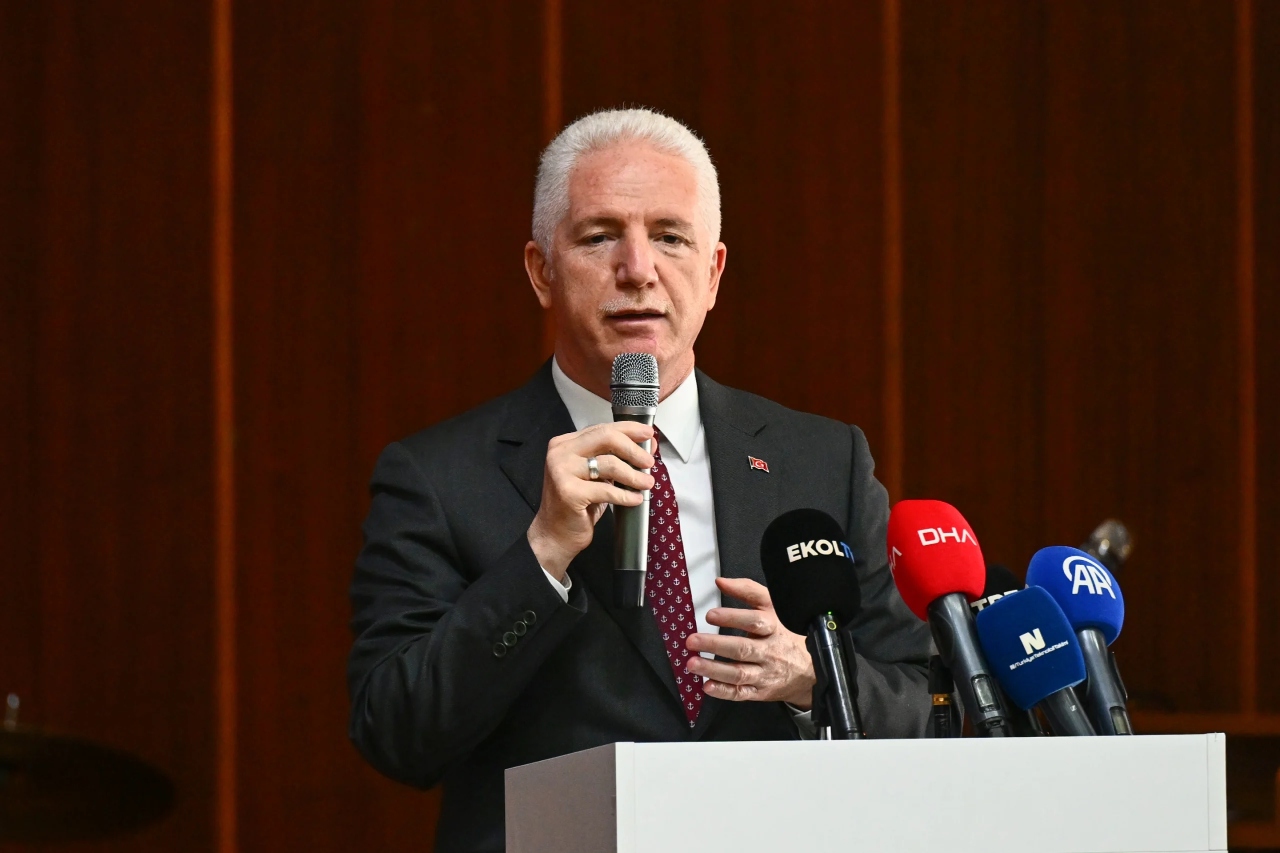 İstanbul’da LGS’de başarı gösteren öğrenciler için başlatılan Genç Gelişim Akademisi,