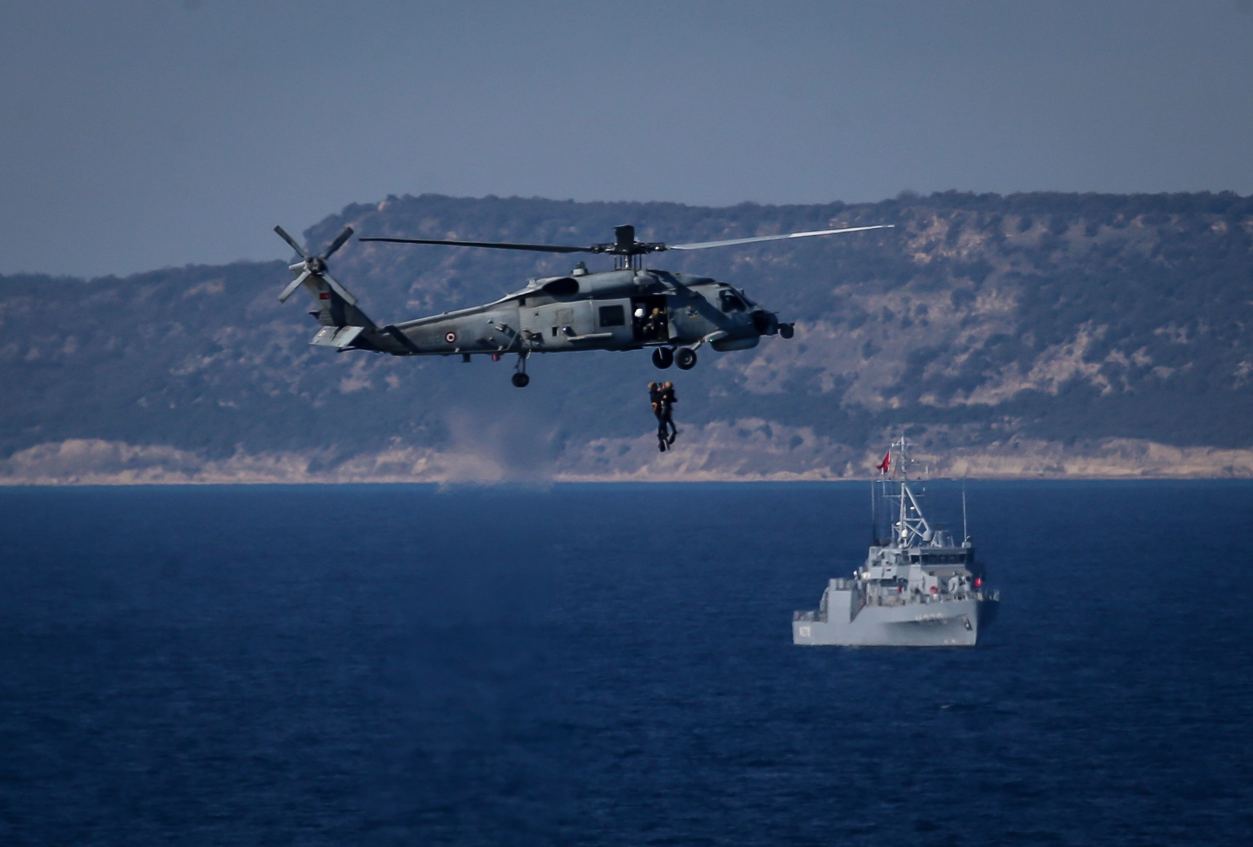 Deniz Kuvvetleri Komutanı Oramiral Ercüment Tatlıoğlu, Nusret-2025 Davet Tatbikatı’nda Karadeniz’deki