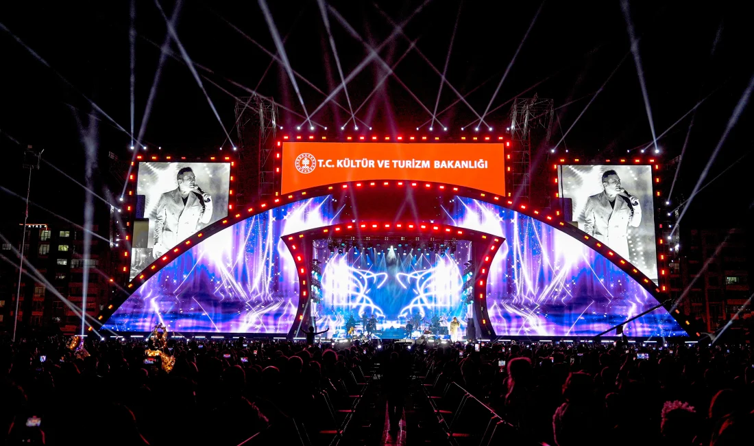 Diyarbakır Kültür Yolu Festivali Coşkuyla Sürüyor Kültür ve sanatla iç içe geçen Diyarbakır Kültür Yolu Festivali,