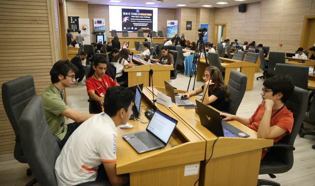 Diyarbakır’da NASA Destekli Uzay Yarışması Başladı Diyarbakır’da düzenlenen NASA Space Apps Challenge kapsamında öğrenciler, uzay ve