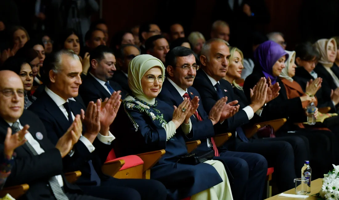 Emine Erdoğan, Gazze’ye destek amacıyla düzenlenen flamenko gösterisine katıldı. Etkinlik